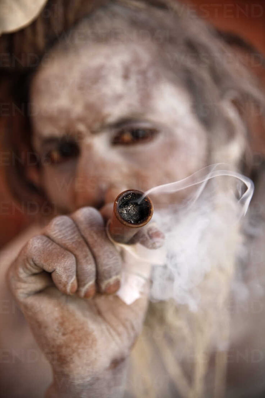 India, Uttar Pradesh, Varanasi, portrait of Sadhu smoking chillum pipe stock HD phone wallpaper