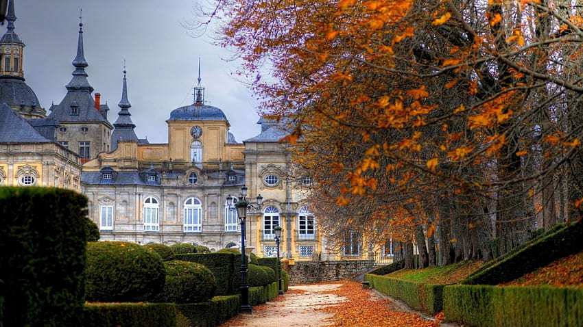 Autumn foliage, Schoenbrunn Palace, Vienna, Austria - Bing Wallpapers -  Sonu Rai