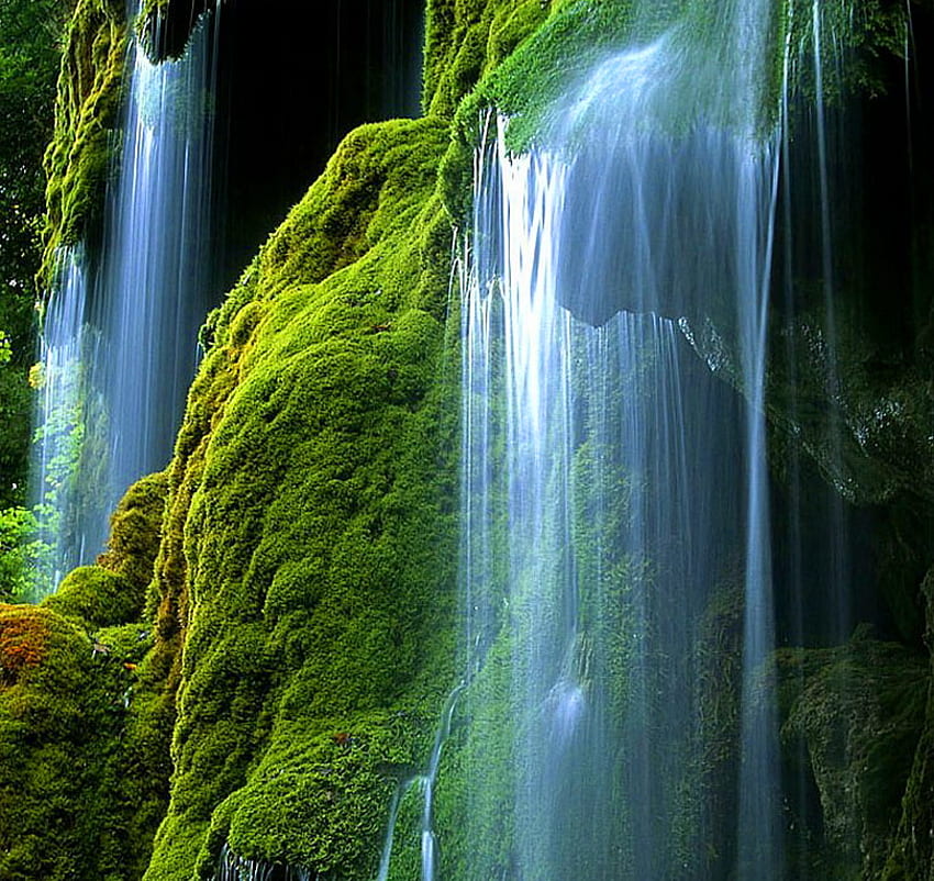 Wodospad, wodospady, wzgórza, zieleń, mech Tapeta HD