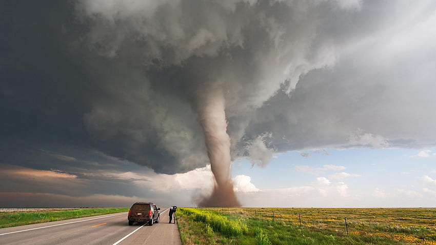 Tornado And A Daring Storm Chaser . Studio 10 HD wallpaper