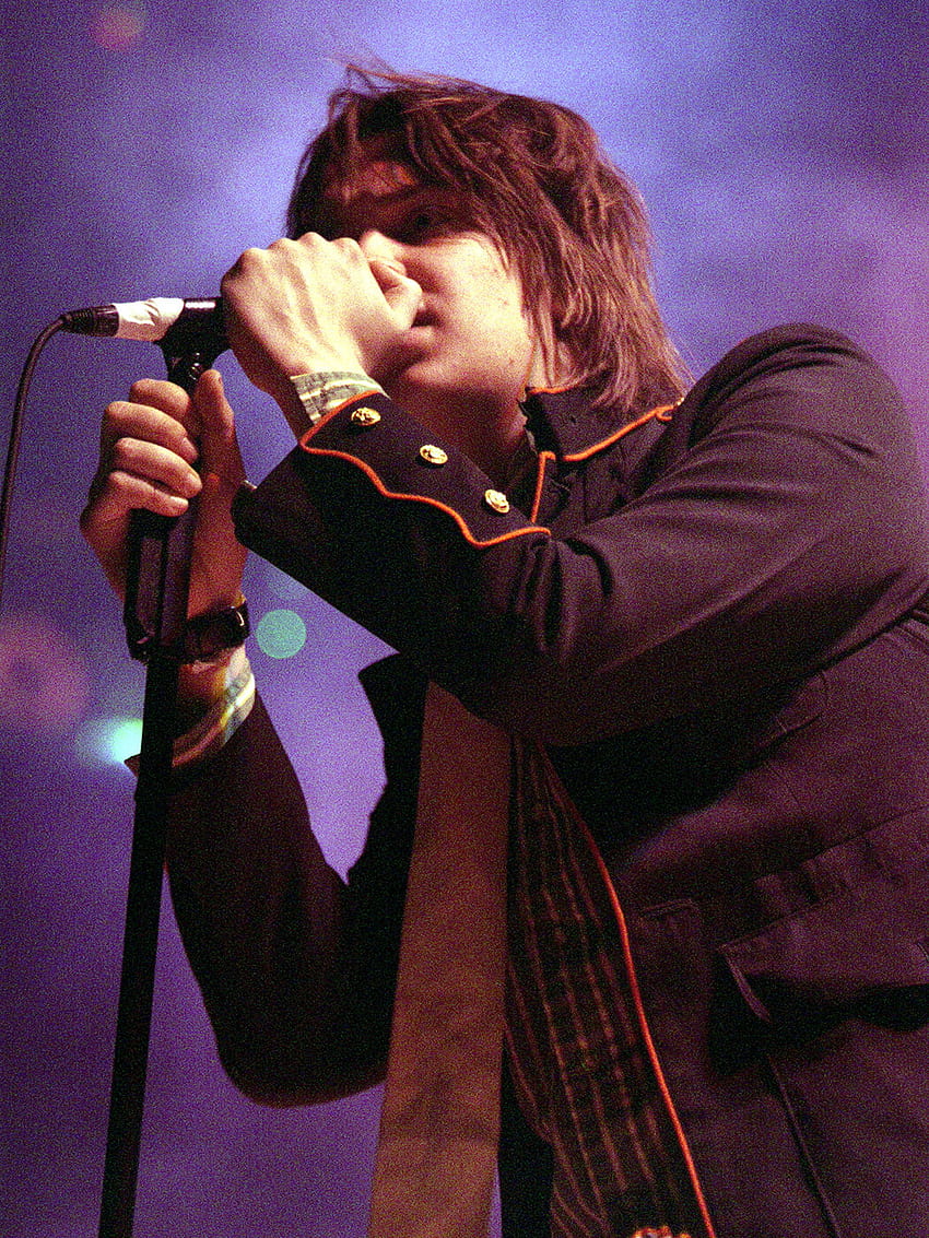 The Genius Of Is This It by The Strokes. All Things Guitar, Julian Casablancas HD phone wallpaper