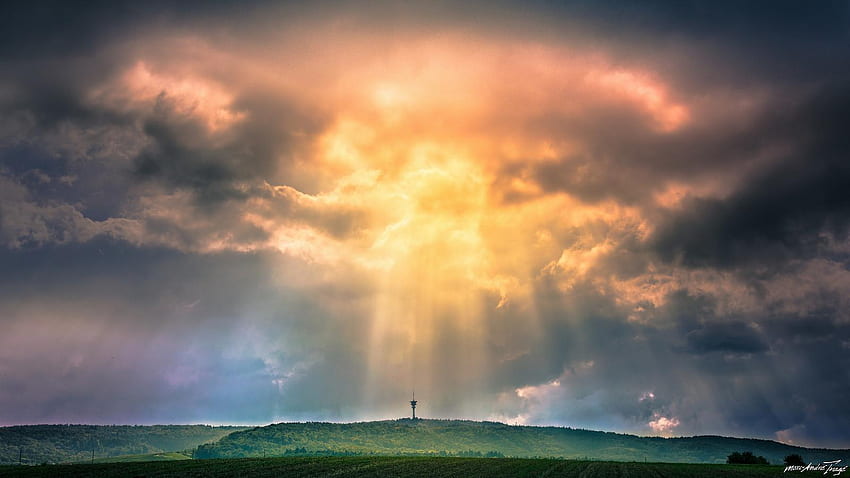 Sun Rays Through Clouds, Heavenly Clouds HD wallpaper