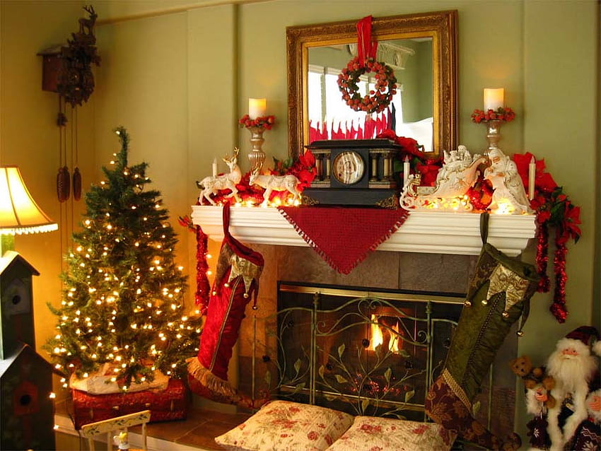 Весела Коледа, стени, дървета pointetta, пламъци, лампа, Дядо Коледа, камина, статуи, злато, часовници, плюшено мече, отражение, плюшено мече, животни, свещи, часовник, възглавници, Дядо Коледа, огледало, къща, гирлянд, шейна, решетка, светлини, елен, червено, чорапи, сърма, венец HD тапет
