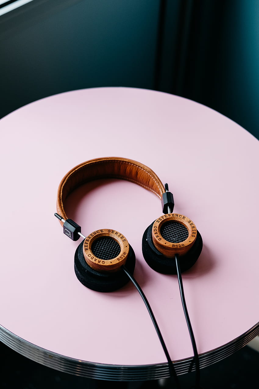 Muzyka, różowy, słuchawki, stół, dźwięk Tapeta na telefon HD