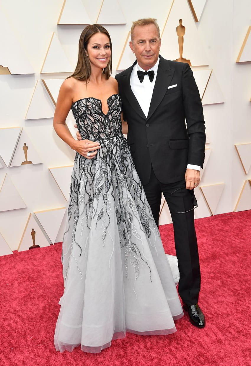 Kevin Costner e la moglie Christine Baumgartner Oscar 2022: Sfondo del telefono HD