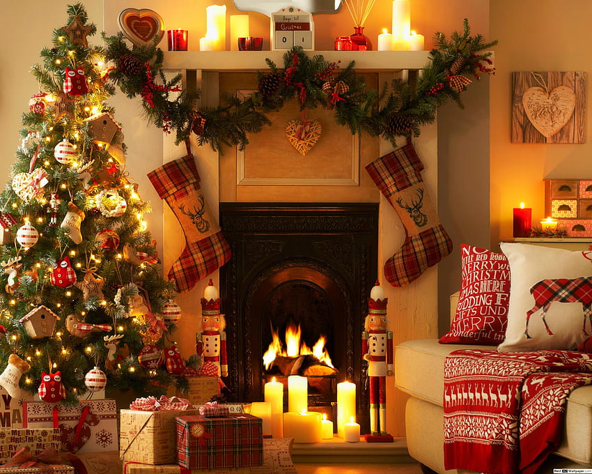 Weihnachtswarmer und gemütlicher Kamin HD-Hintergrundbild