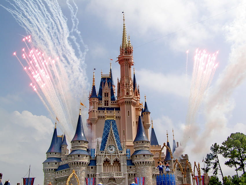 Fireworks in sky over fairy tale castle in amusement park · Stock, Fairytale Castle HD wallpaper