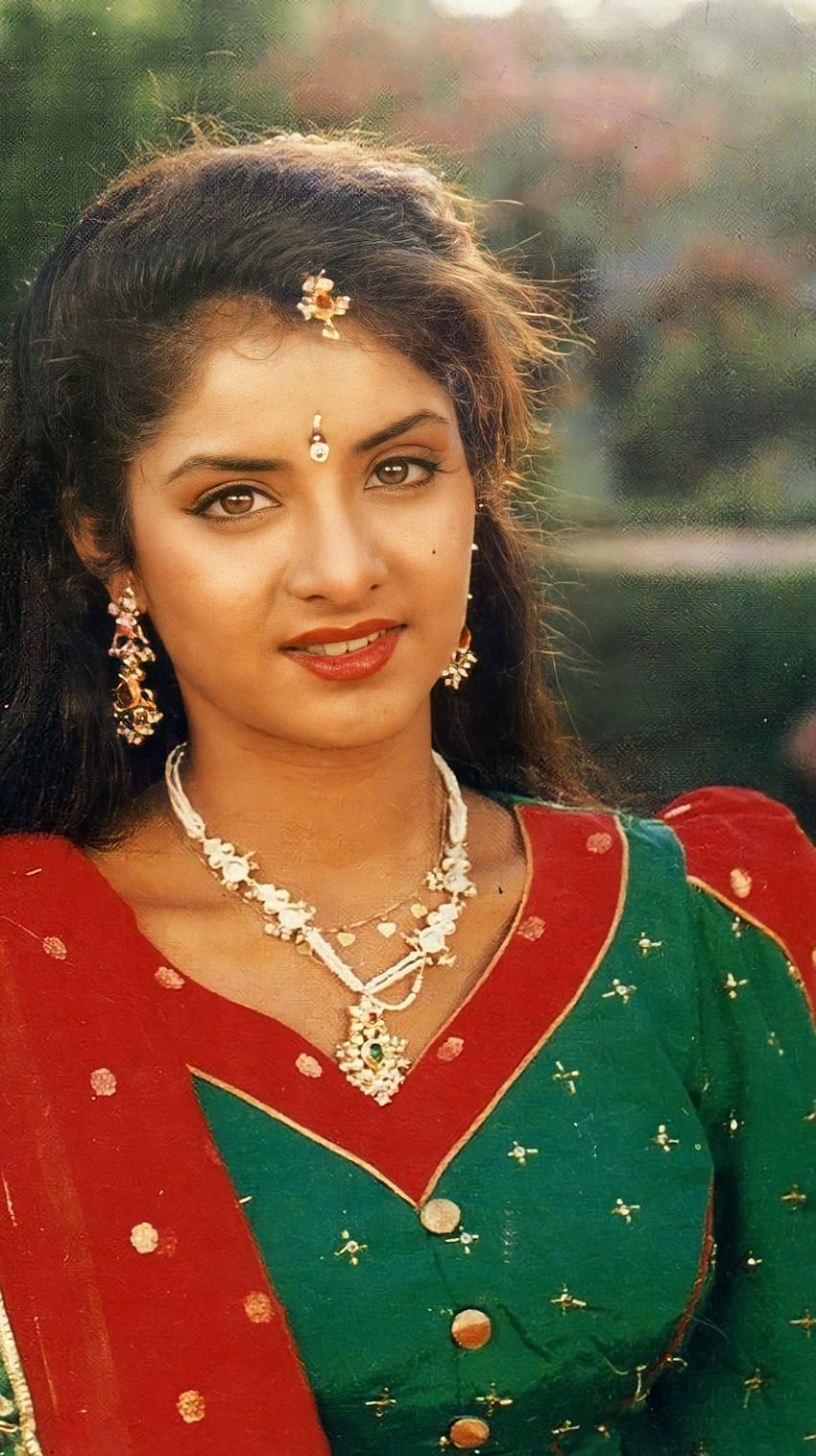 Divya Bharti, actriz de bollywood, vintage fondo de pantalla del teléfono