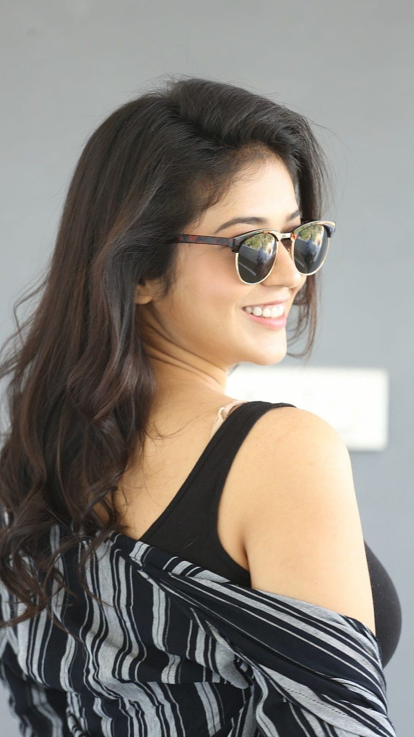 Priyanka Jawalkar, Tamilin, Schauspielerin HD-Handy-Hintergrundbild