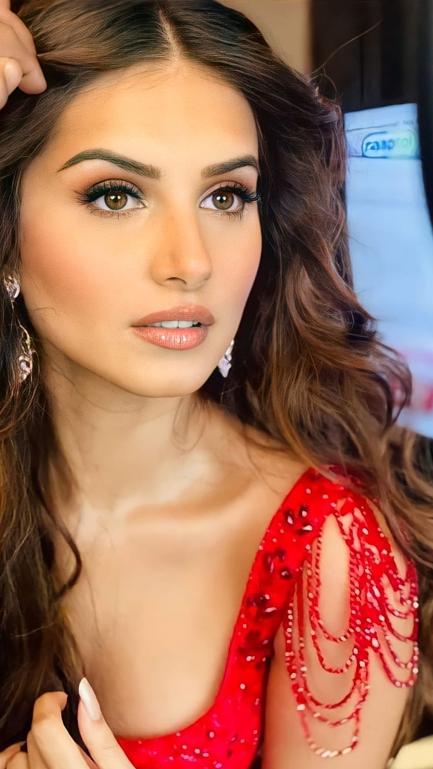 Tara Sutaria, attrice di Bollywood Sfondo del telefono HD