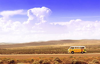 Thoải mái khám phá sa mạc cùng hình nền HD độc đáo với hình ảnh xe buýt tuyệt đẹp. Những cảnh quan đẹp mắt trong sa mạc sẽ khiến bạn trải qua những chuyến đi tuyệt vời. Hãy tận hưởng những trải nghiệm tuyệt vời này với hình nền HD độc đáo của chúng tôi.