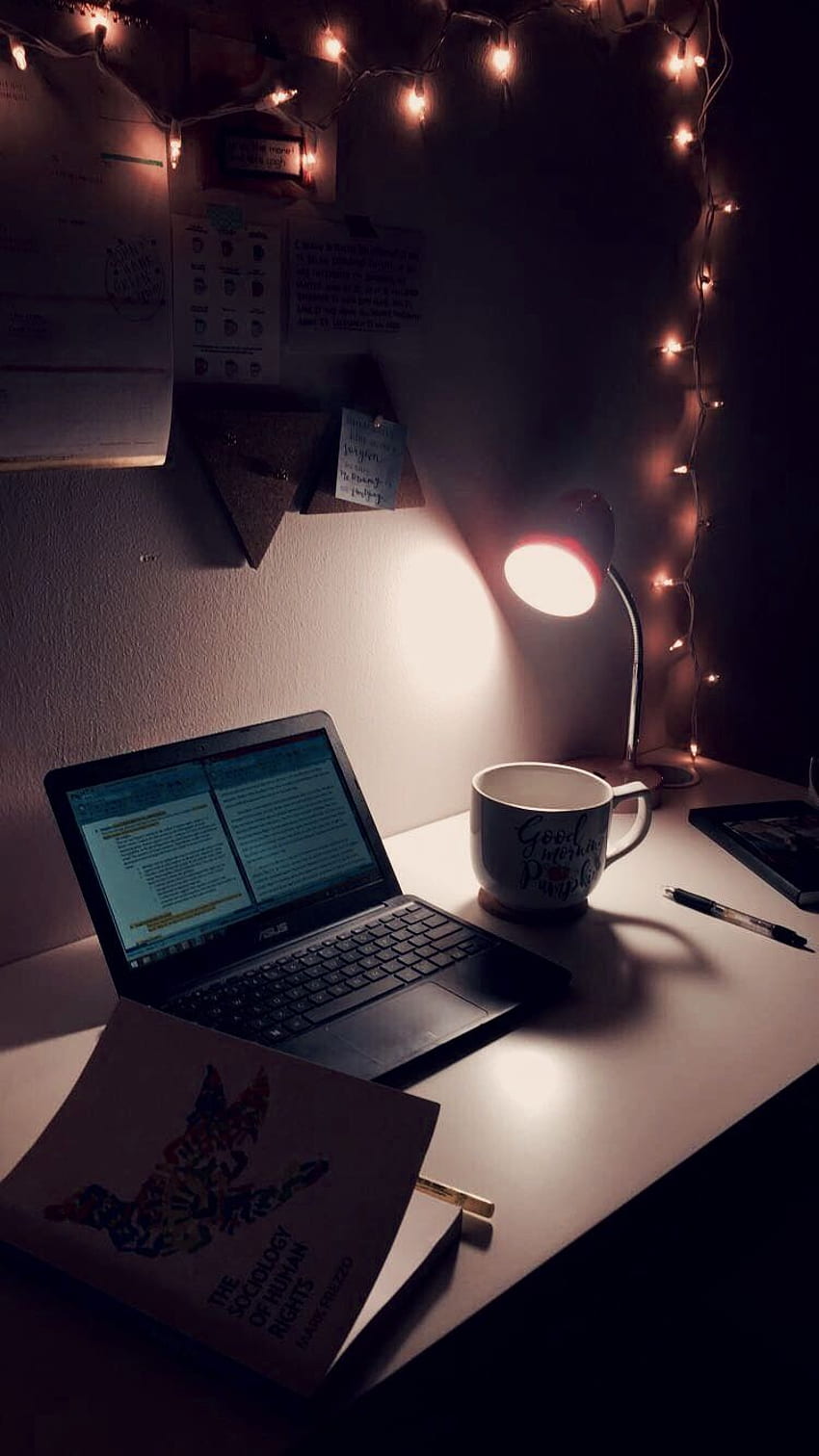 Lavoro notturno. Ispirazione per lo studio, studio più intelligente, organizzazione dello studio, studio a tarda notte Sfondo del telefono HD