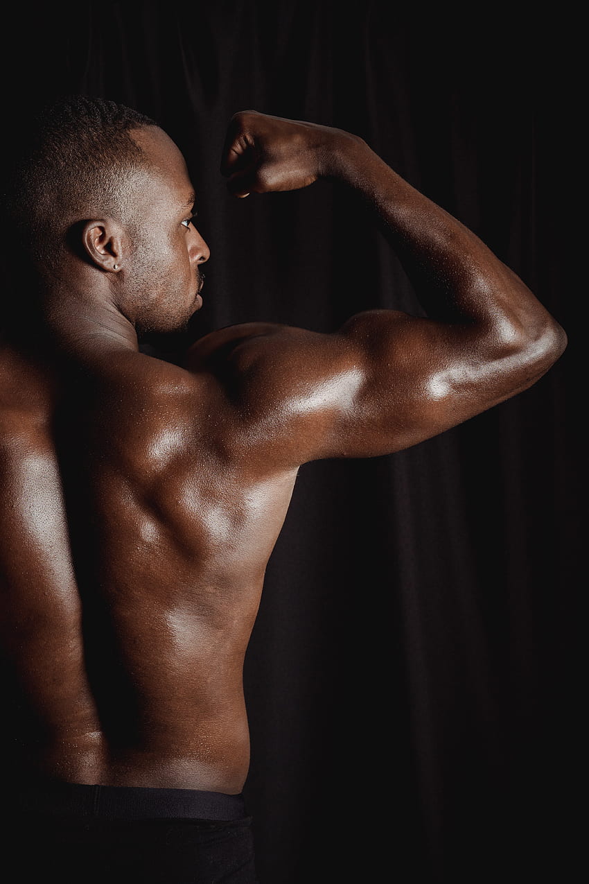 자신의 근육을 보여주는 남자 · 스톡, 삼두근 HD 전화 배경 화면