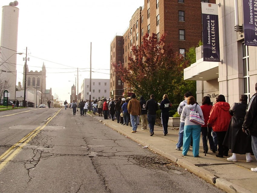 Cuyahoga County Ohio, budynki, chodniki, słupy energetyczne, ulice, popękany chodnik, ludzie Tapeta HD