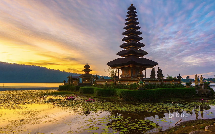 Изгрев в храма Pura Ulun Danu Bratan в Бали, Индонезия (© Rat007 Shutterstock) – Bing. Temple Bali, Бали, най-добрите дестинации за меден месец HD тапет
