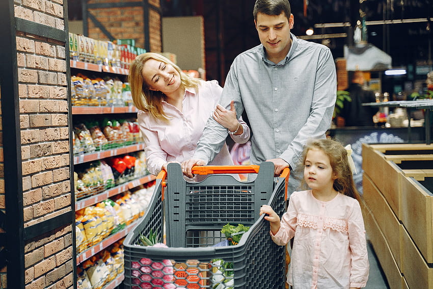 スーパーマーケットで買い物をする人・ストック、食料品の買い物 高画質の壁紙