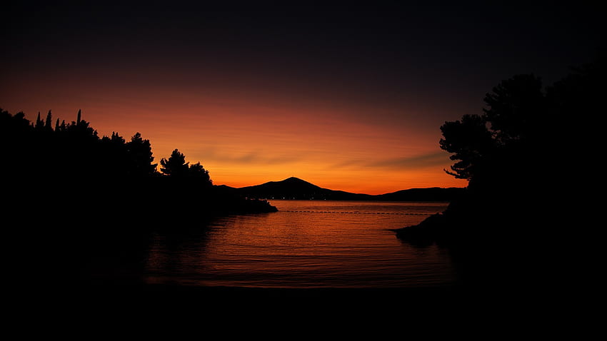 tramonto, natura, silhouette, alberi, acqua, calma, buio, arancione, collina / e sfondi mobili Sfondo HD
