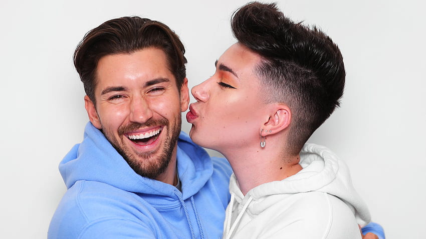 James Charles - RT to be the next video's sister shoutout!! THE TRUTH. MY CRUSH DOES MY MAKEUP! ft. is now LIVE on my channel!!, James Charles Sisters HD wallpaper