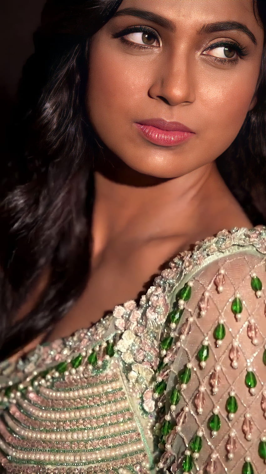 Ramya Pandian、薄暗い美しさ、タミルの女優 HD電話の壁紙