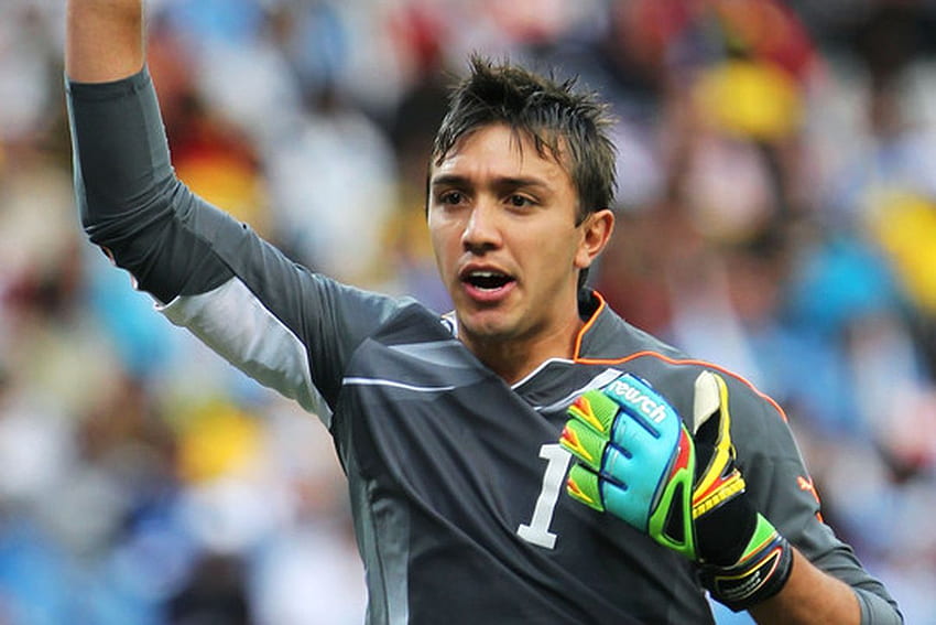 Player In My Pocket: After Uruguay Loss To Chile, Fernando Muslera HD wallpaper