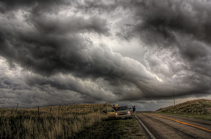 Stormchasing: Scary clouds over the highway. Clouds, Sky, Storm clouds HD wallpaper