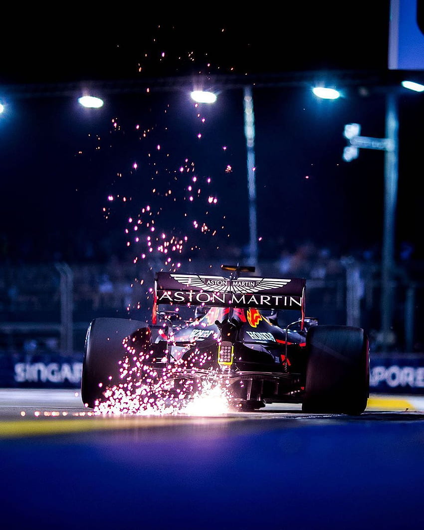 Aston Martin Red Bull Racing su Instagram: “Il nostro spettacolo di luci a Singapore ⚡️ La notte sembra migliore. iPhone di Formula 1, macchina di Formula 1, Red Bull Racing, Aston Martin Red Bull F1 Sfondo del telefono HD