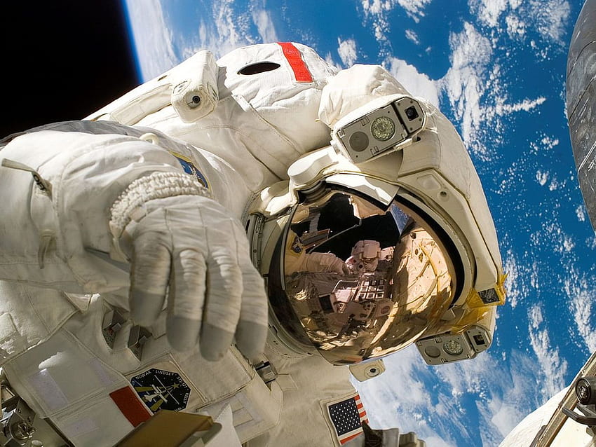 Życie na orbicie: 16 zaskakujących rzeczy, które astronauci NASA ujawnili w Reddit AMAs, Space Walk Tapeta HD