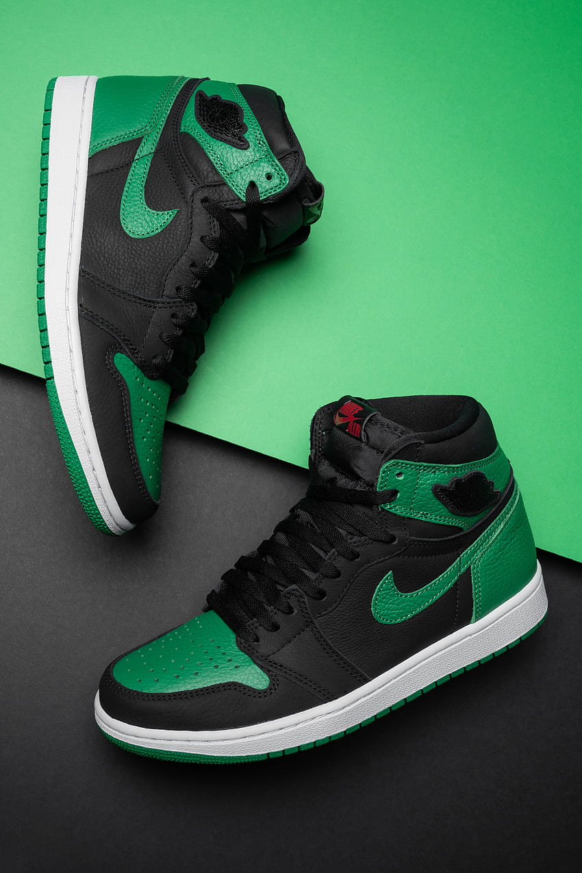 Air Jordan 1 Retro High Pine Green 2.0 - Стоки за стадион. Обувки Nike jordans, обувки Jordan, модни маратонки, Green Jordan HD тапет за телефон