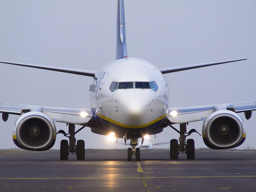 Ryanair apre una base a Berlino e avvia 6 destinazioni spagnole Sfondo HD