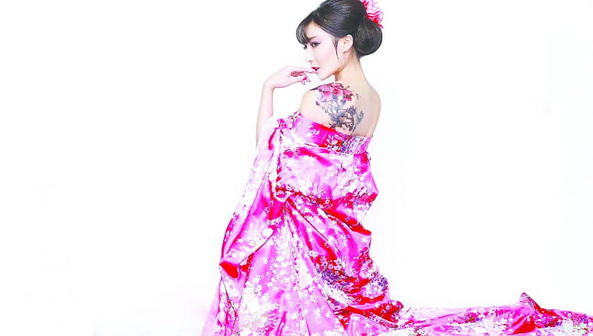 Tattood Geisha, kimono, graphy, serene, tattoos, female, white, asian, mood, exotic, figure, girl, geisha, beautiful, people, tattood, woman, pink, pretty, red HD wallpaper