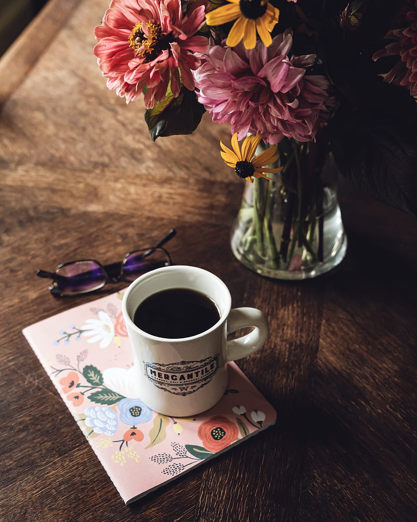 Kaffee, Verschiedenes, Sonstiges, Tasse, Blumenstrauß, Notizbuch, Notizblock, Brille, Brille, Becher HD-Handy-Hintergrundbild