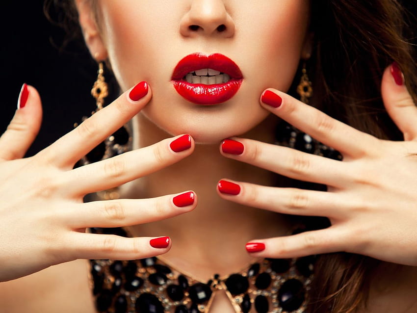 Leuchtend rote Nägel eines schönen Mädchens HD-Hintergrundbild