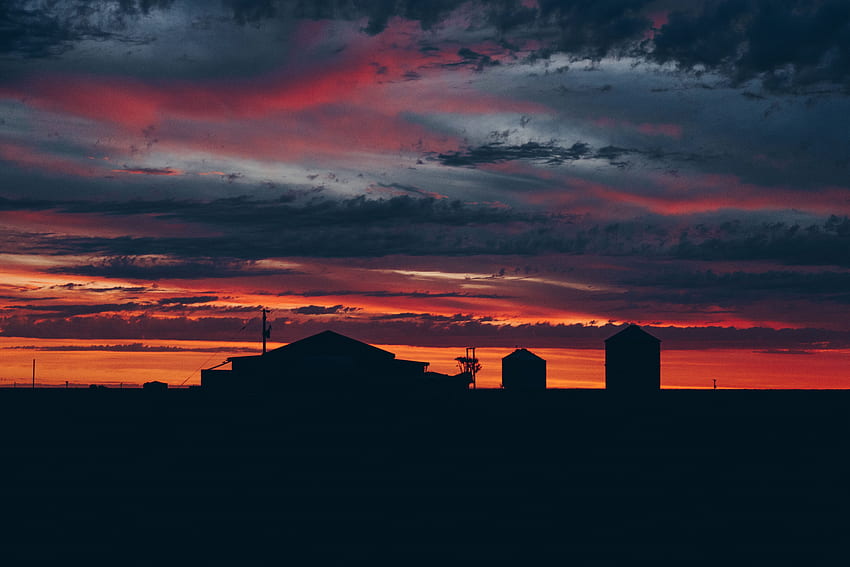 Zachód słońca, niebo, chmury, budynek, ciemność, głównie zachmurzenie, zachmurzenie Tapeta HD