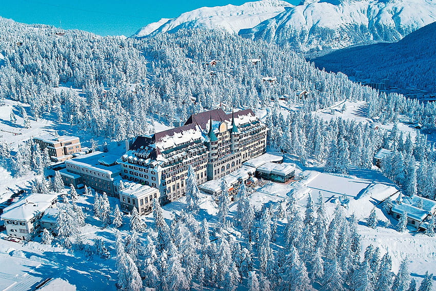 Hôtel à St Moritz, Suisse, hiver, neige, maison, arbres, nature, montagnes, forêt Fond d'écran HD
