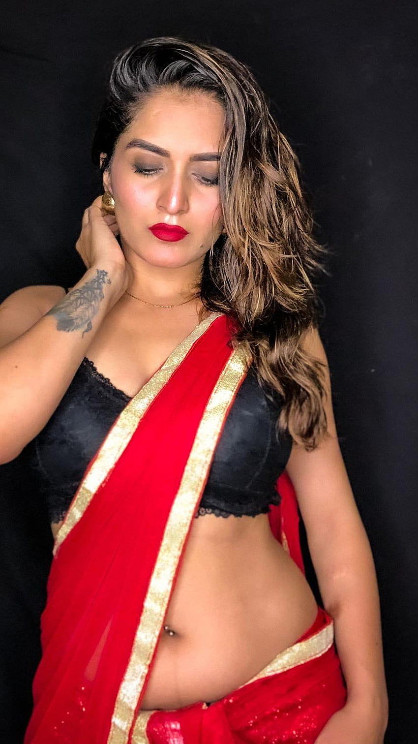 Trishaa kamlakar, modelo, amante del sari fondo de pantalla del teléfono
