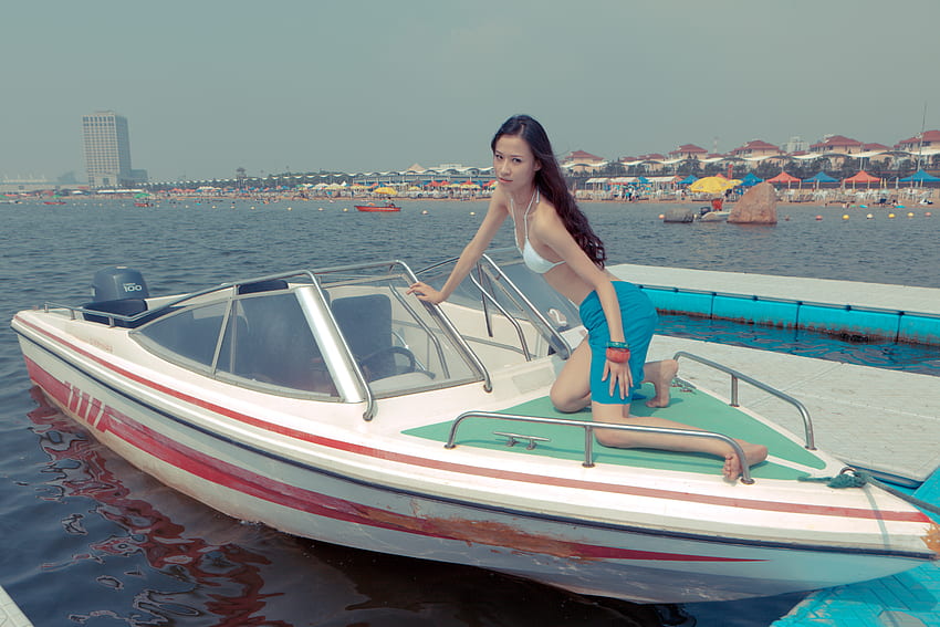 Tasty Chinese model on a boat at the beach. - Wikimedia Commons, Chinese Boat HD wallpaper