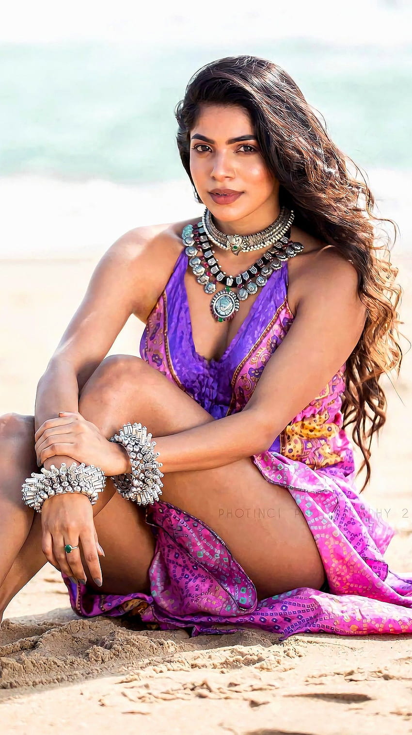Дивия Бхарти, тамилска актриса HD тапет за телефон