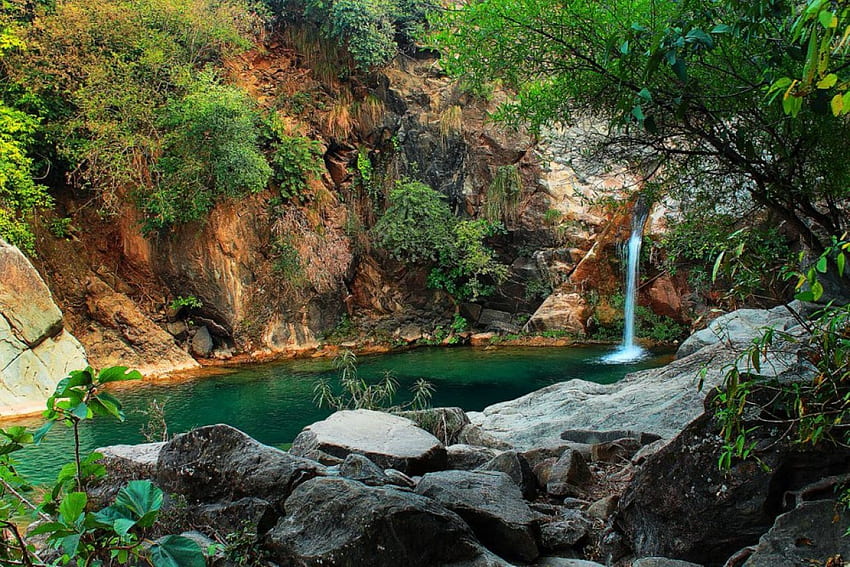 Schöne Wasserfälle, Bäume, Wasserfälle, Natur, Wasser, Felsen HD-Hintergrundbild