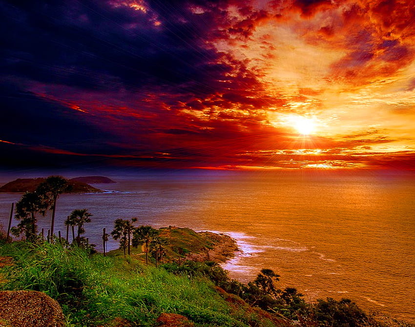 真っ赤な夕日、海、カラフル、美しい、ビーチ、波、反射、明るい、赤、雲、自然、空、水、夕日 高画質の壁紙