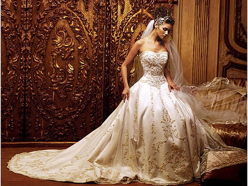 20 Beautiful Wedding Dresses for Big Busts - hitched.co.uk