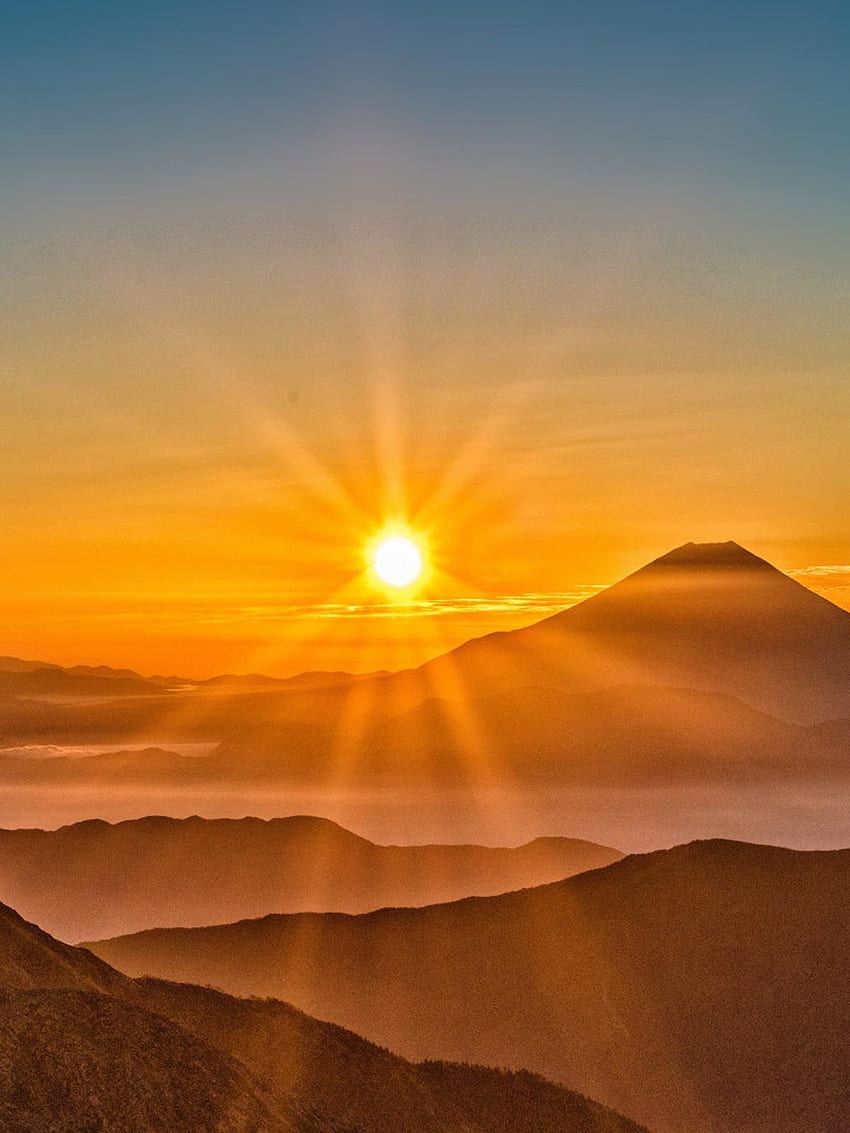 Lever du soleil dans les montagnes Fuji Ultra Mobile Fond d'écran de téléphone HD