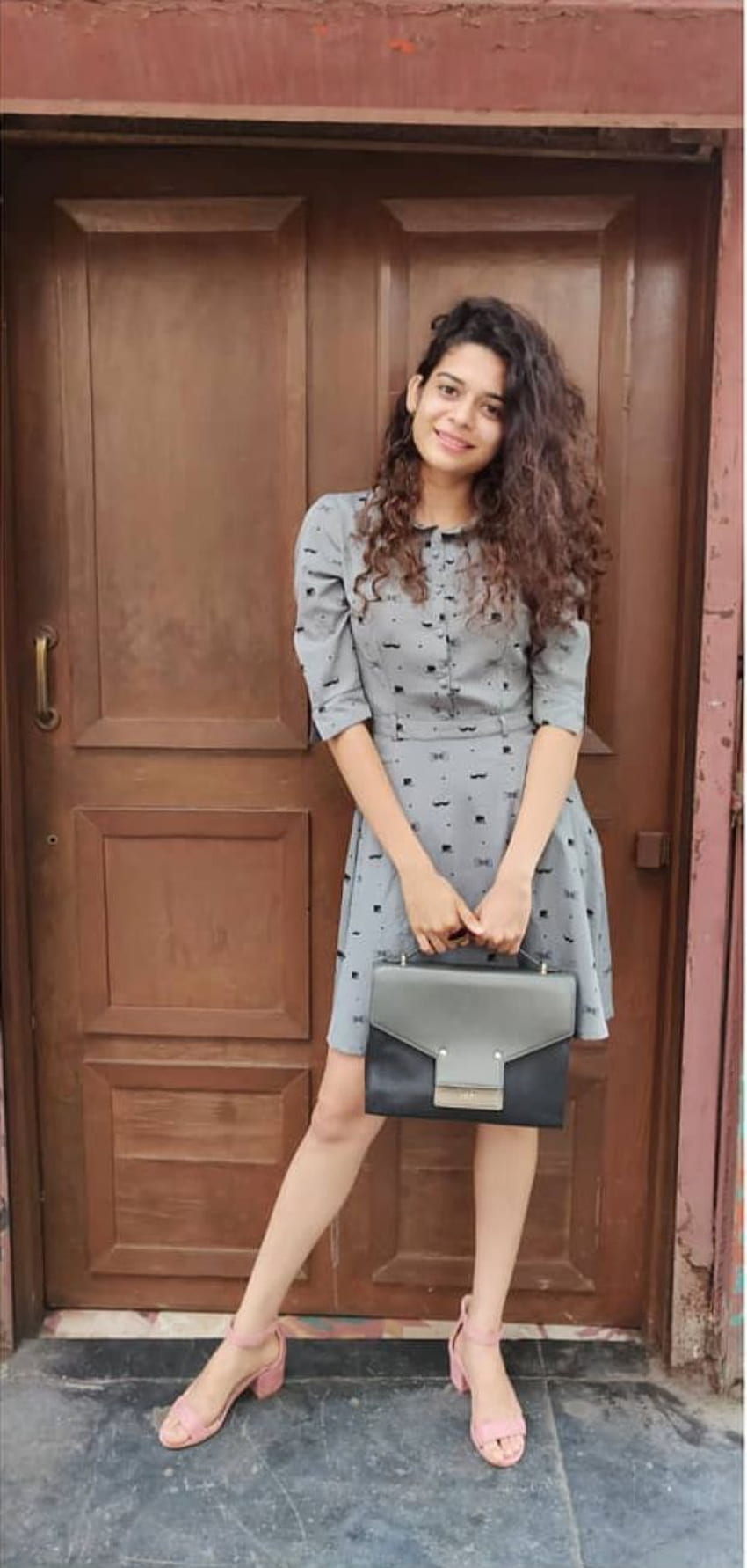 A conta do Instagram de Mithila Palkar é um código de trapaça milenar para estilos aprovados por garotas legais Papel de parede de celular HD