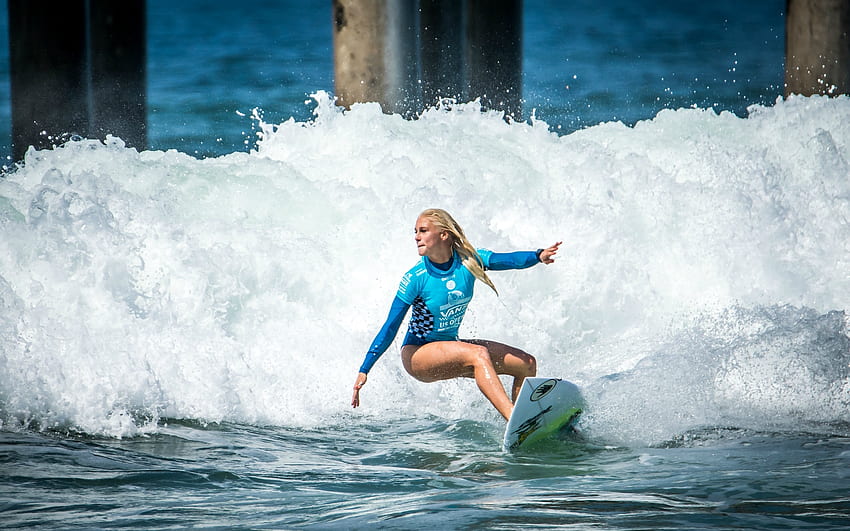 Surfer na plaży Malibu, surfer, woda, deska surfingowa, blondynka Tapeta HD