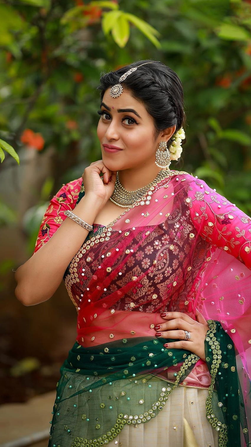 Poorna kasim, belleza sari, actriz telugu fondo de pantalla del teléfono