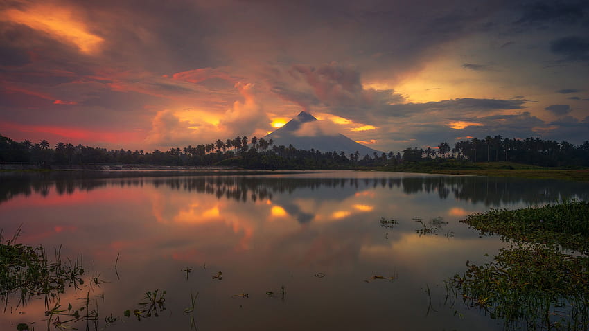 Gabawan Lake In Daraga Albay Philippines Reflection Of Mayon, Mayon Volcano HD wallpaper