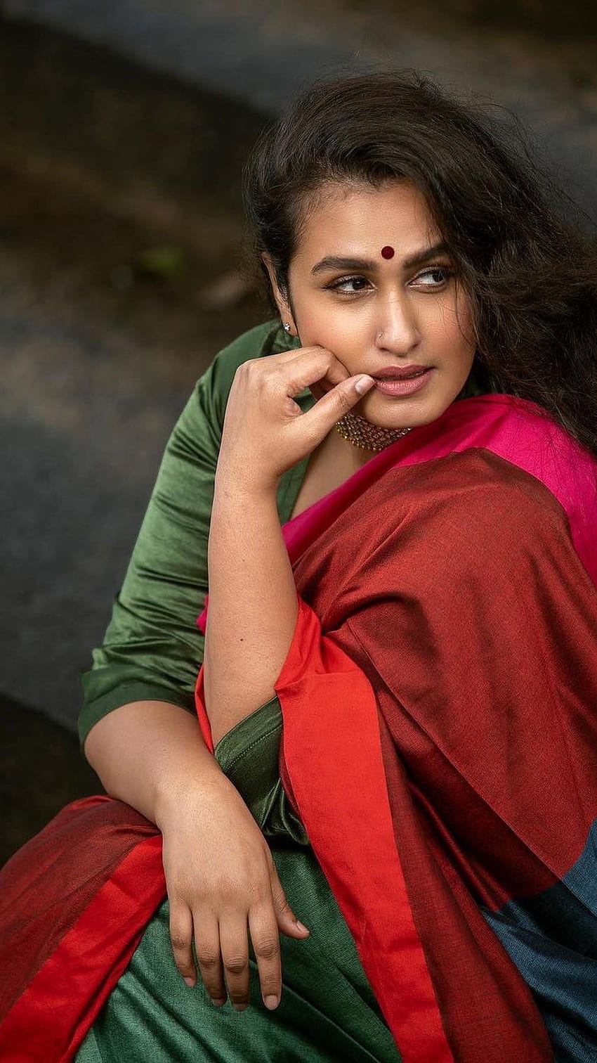 Kavita Nair, mallu aunty, sexy seductive HD phone wallpaper | Pxfuel