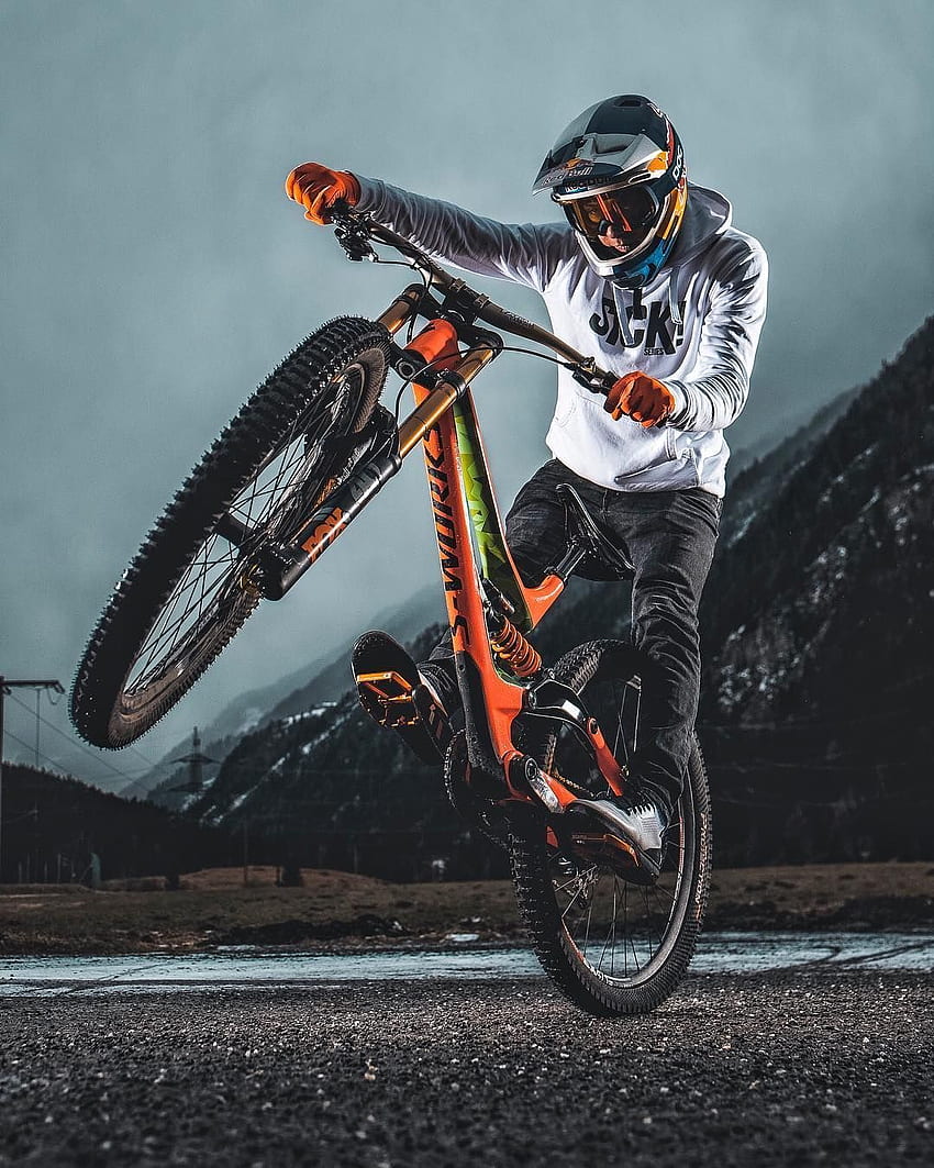 Fabio Wibmer en Instagram: “¡4 años locos en bicicletas Specialized! ¡Agreguemos otro! Muy emocionado de estar montando en 2020. Bicicleta de descenso, bicicleta de montaña Mtb, paseo en mtb fondo de pantalla del teléfono