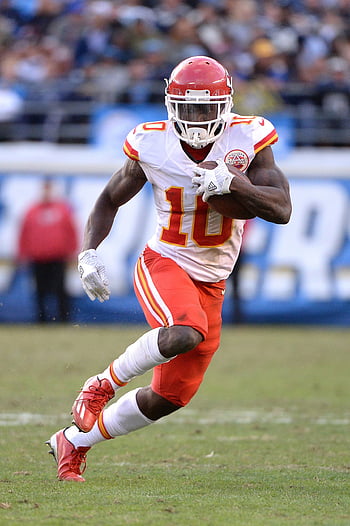 Chiefs WR Tyreek Hill nears return from clavicle injury, ruled out ...