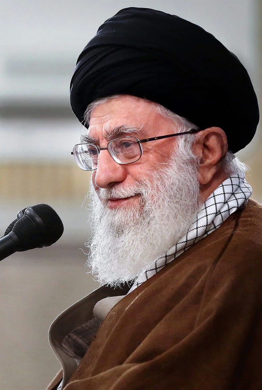 Iran zaznacza przejęcie ambasady USA w 1979 roku, gdy zbliżają się odnowione sankcje, Ali Chamenei Tapeta na telefon HD