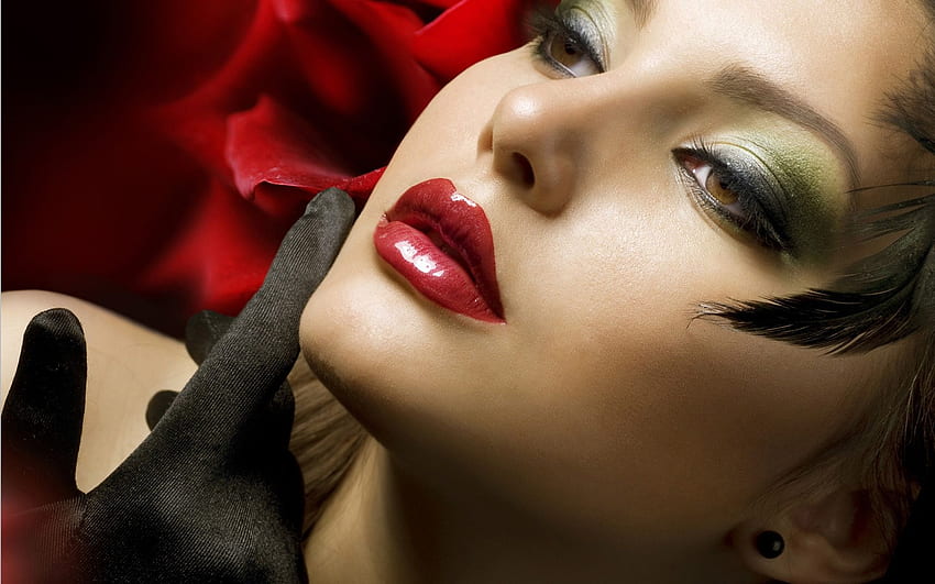 Model Cantik Bibir Sensual Wallpaper HD